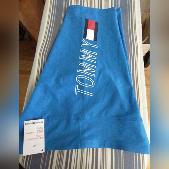 Medium NWT TOMMY HILFIGER High Rise Blue Bike/Running Shorts - Picture 2 of 13